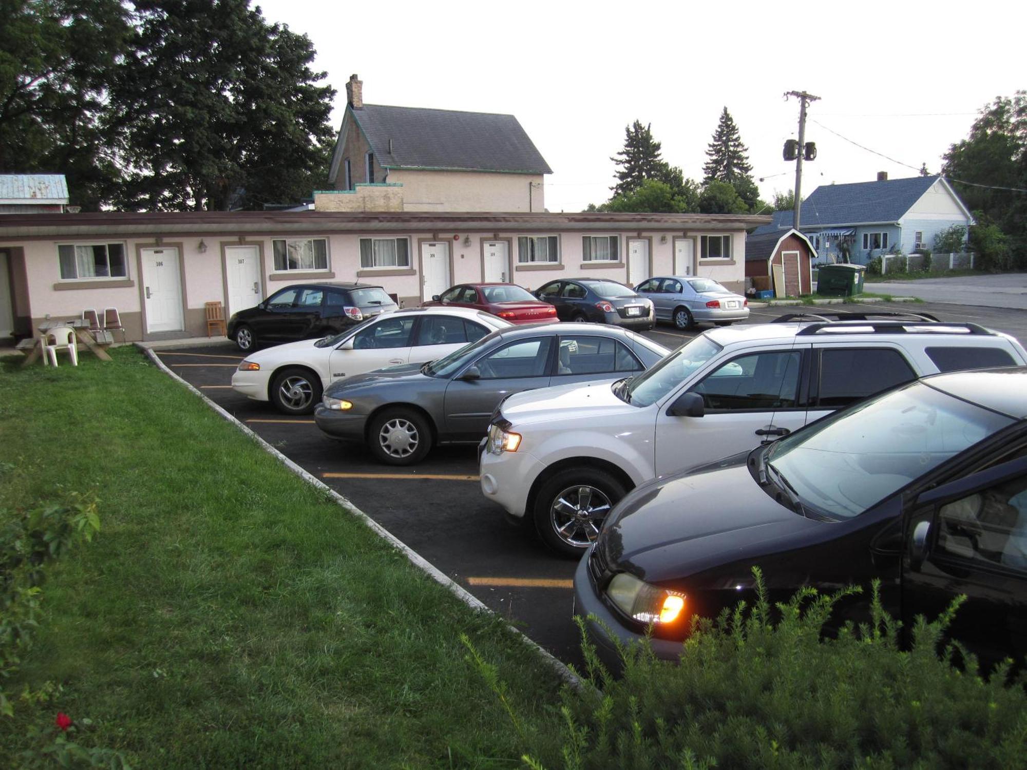 Canadiana Motel Hanover Exterior foto